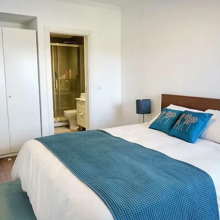 Stylish & Modern Near The Beach *