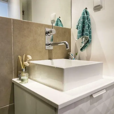 Stylish & Modern Near The Beach * Parede