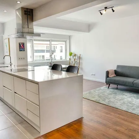 Stylish & Modern Near The Beach