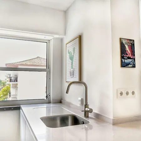 Stylish & Modern Near The Beach Parede