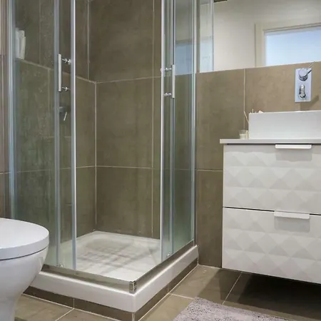 Stylish & Modern Near The Beach Пареде